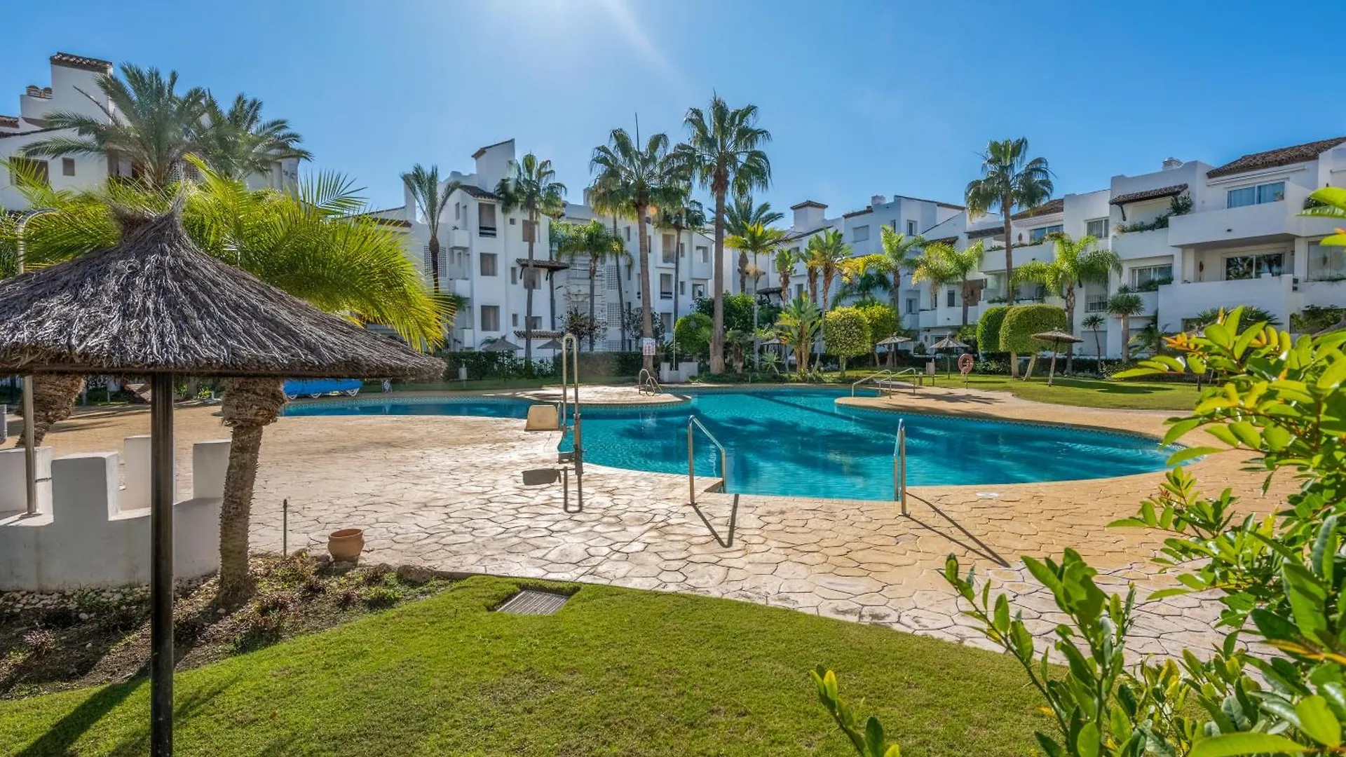 Apartamento De Lujo A 30M Playa contacts